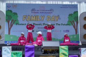 Penampilan Siswi PG-K GIS 3 Jogja dalam Panggung Family Day PG-K GIS 3 Jogja (Foto/GIS 3 Jogja)