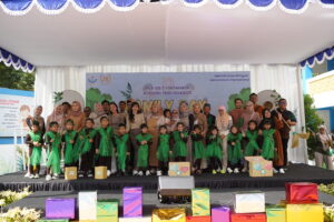 Foto Bersama Orang Tua dan Murid dalam Kegiatan Family Day PG-K GIS 3 Jogja (Foto/Humas GIS 3 Jogja)